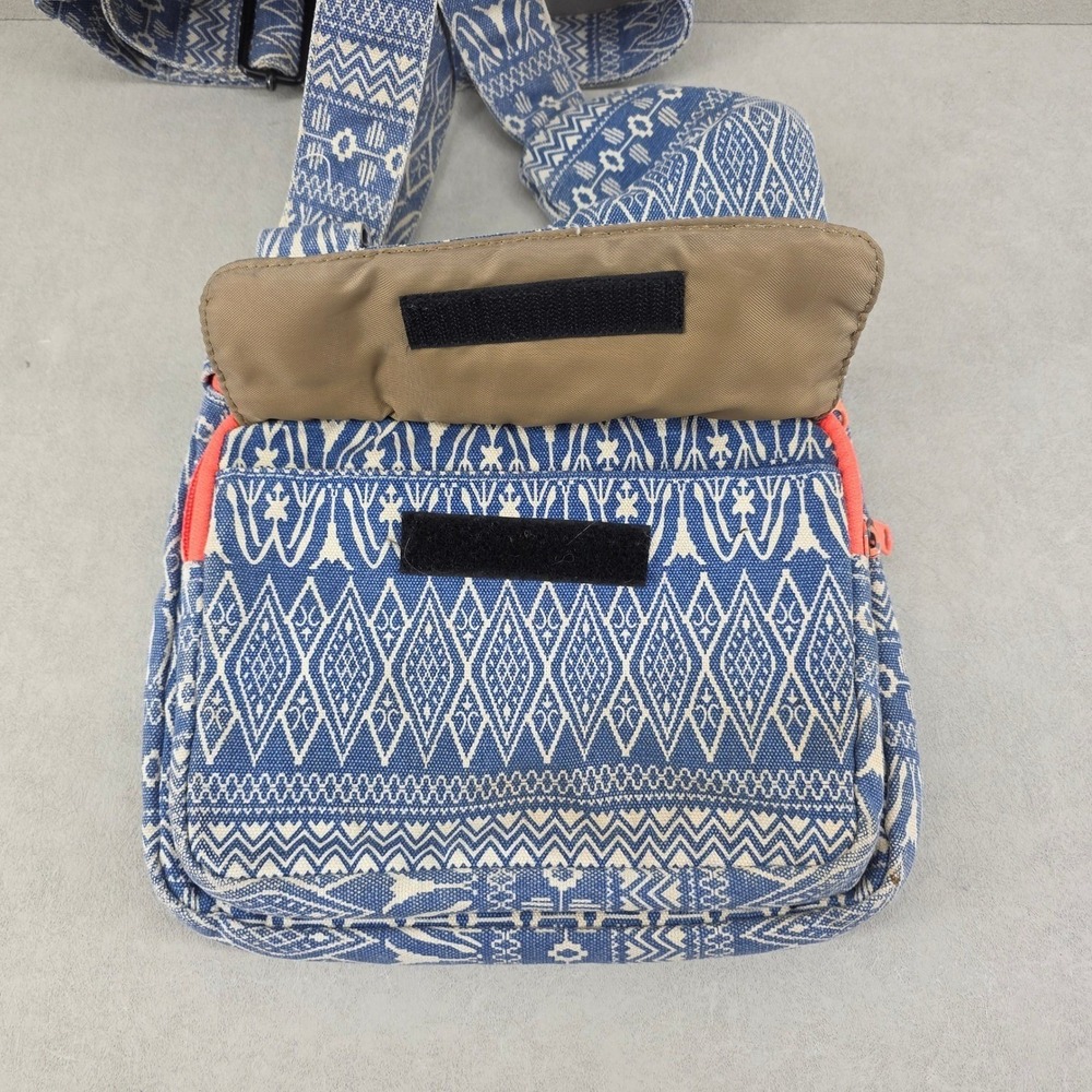 KAVU Shoulder Bag - Picture 8 of 8